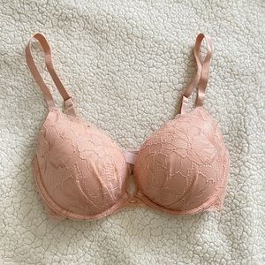 Blush pink lace push-up bra / Victoria’s Secret VS